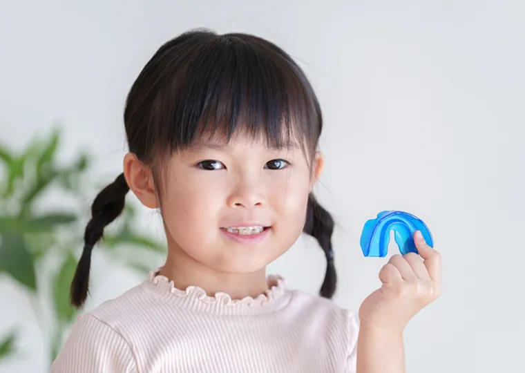 歯列矯正用咬合誘導装置(ムーシールド)