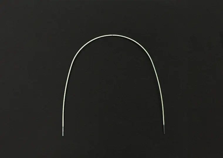 目立たないホワイトワイヤー